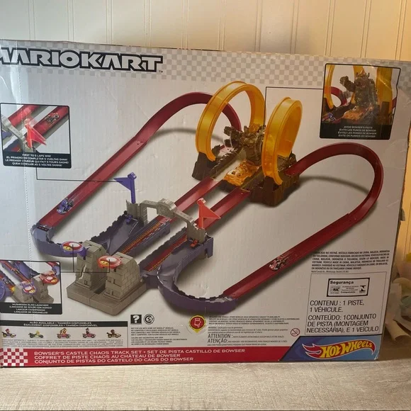 Hot Wheels Mario Kart Bowser’s Castle Chaos with Yoshi NEW - Picture 3 of 7